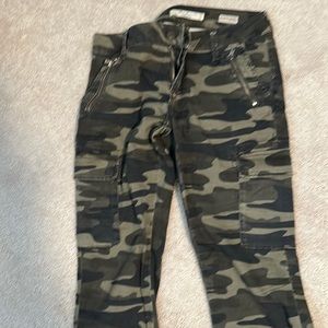 Mavi Camouflage pants green. Supper cute. Size 28 Offers welcome
